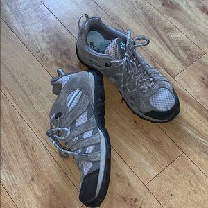 Columbia hiking shoes